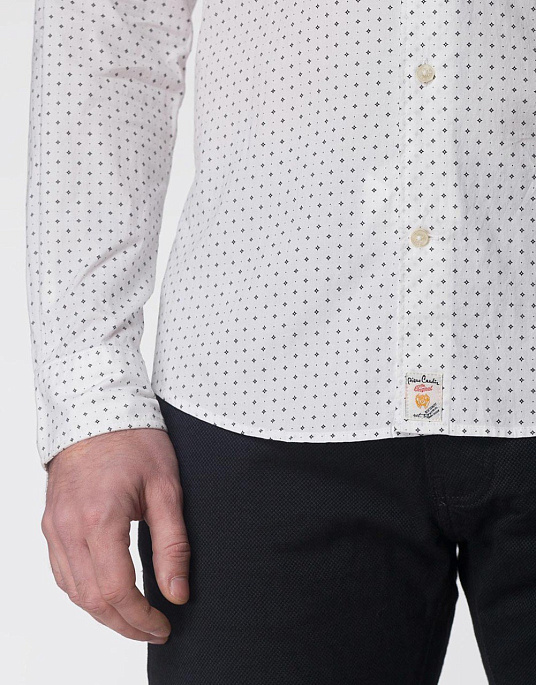 Сорочка Pierre Cardin у білому кольорі з дрібним принтом
