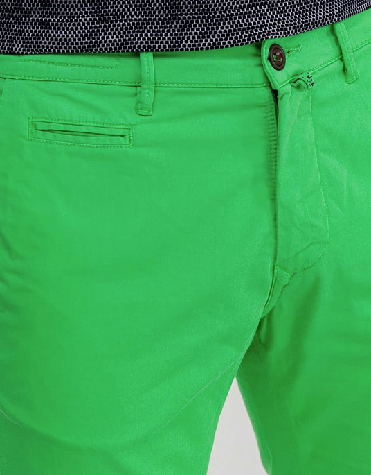 Шорти Pierre Cardin з косим кишенею в зеленому кольорі