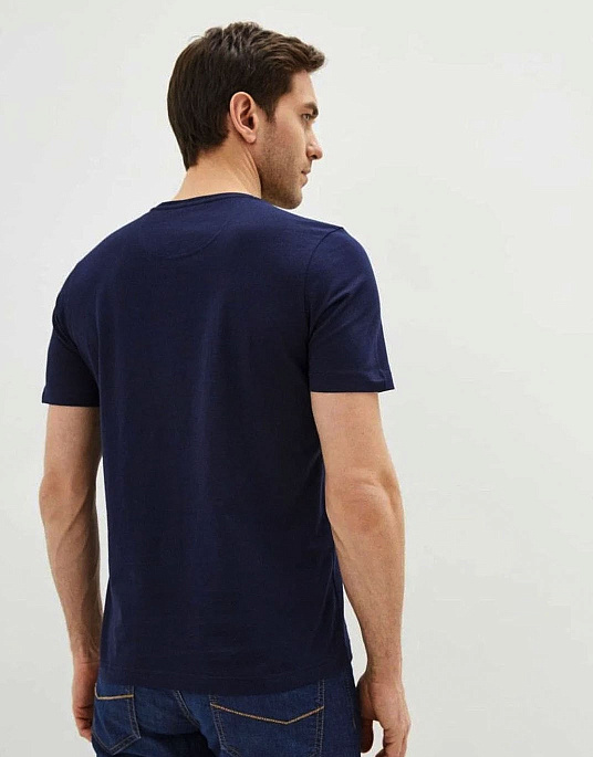 Чоловіча футболка в синьому кольорі від Pierre Cardin
