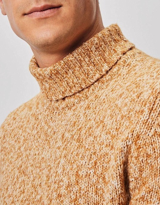 Чоловік светр з колекції Denim Academy від Pierre Cardin в гірчичному кольорі