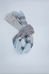 Pierre Cardin scarf in a gray shade