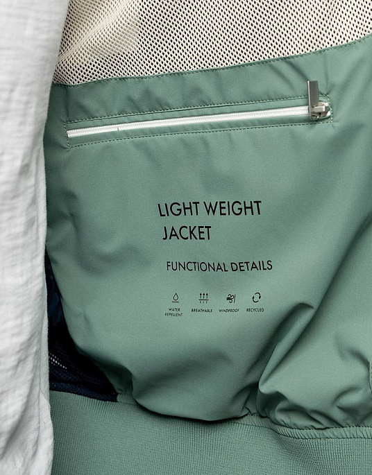 Pierre Cardin windbreaker in green color