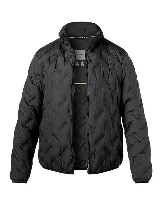 Pierre Cardin jacket in black color is shortened