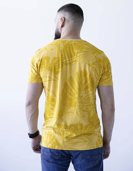 Pierre Cardin t-shirt with a print in yellow