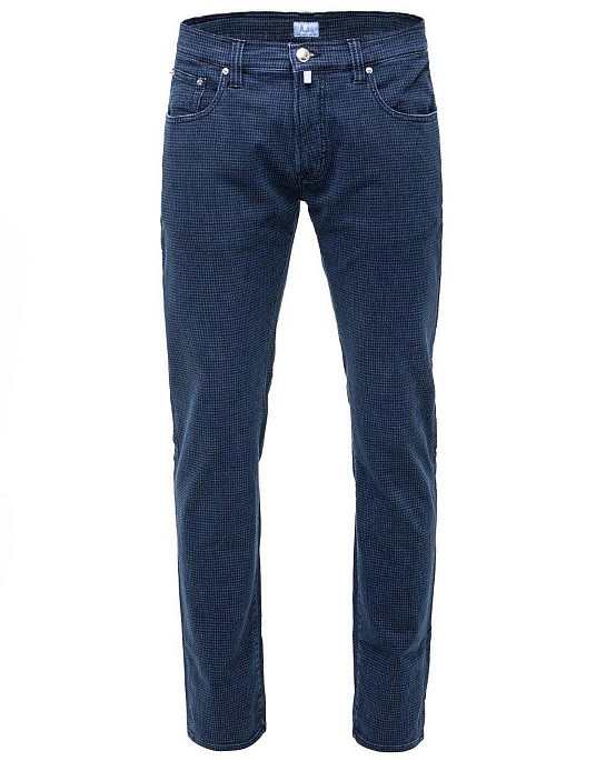 Jeans from the exclusive Le Bleu segment in small print by Pierre Cardin