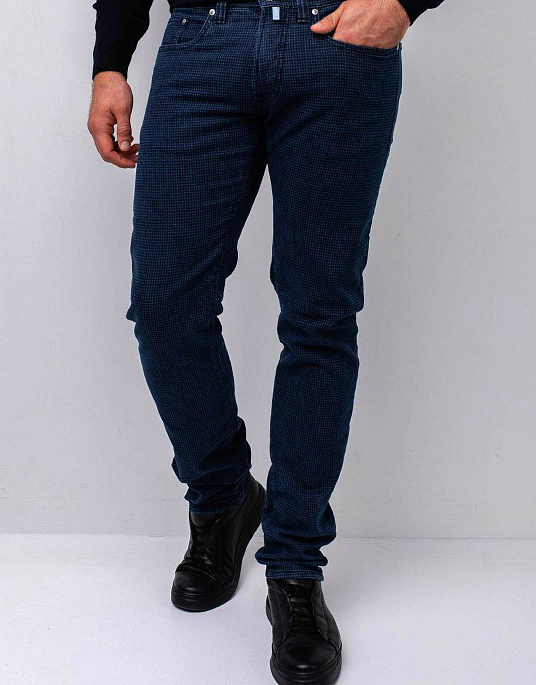 Jeans from the exclusive Le Bleu segment in small print by Pierre Cardin