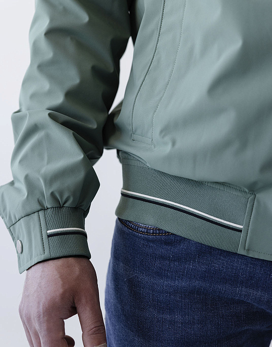 Pierre Cardin windbreaker in green color