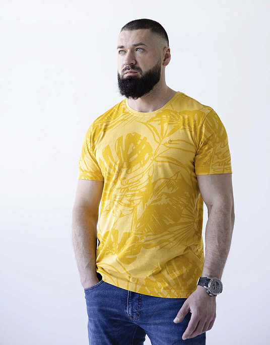 Pierre Cardin t-shirt with a print in yellow