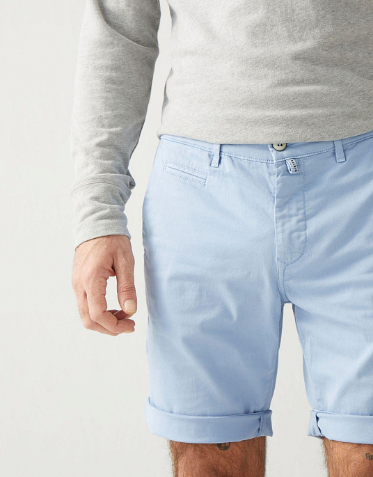 Pierre Cardin shorts from the Future Flex collection in blue