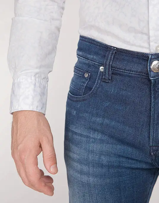 Pierre Cardin jeans from the exclusive Le bleu collection in blue distressed